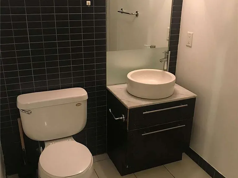 21 Carlton St #1310 — Photo 7
