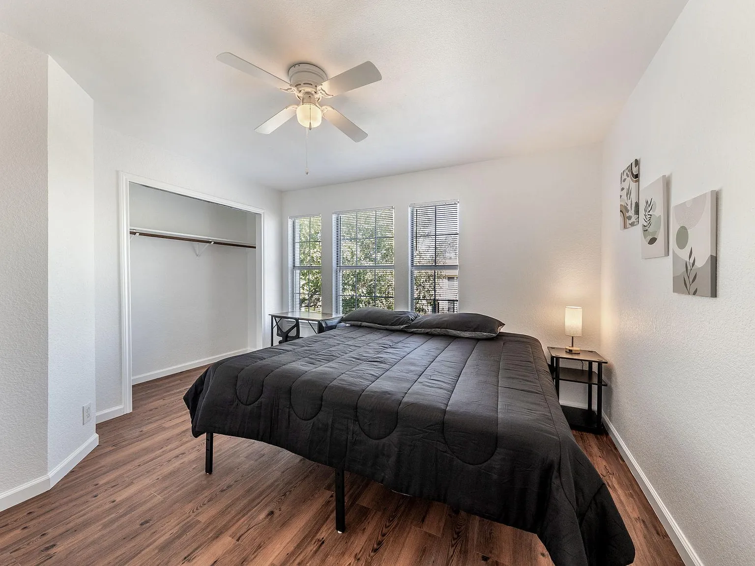 4 bed, 3.0 bath, $927 — Photo 1