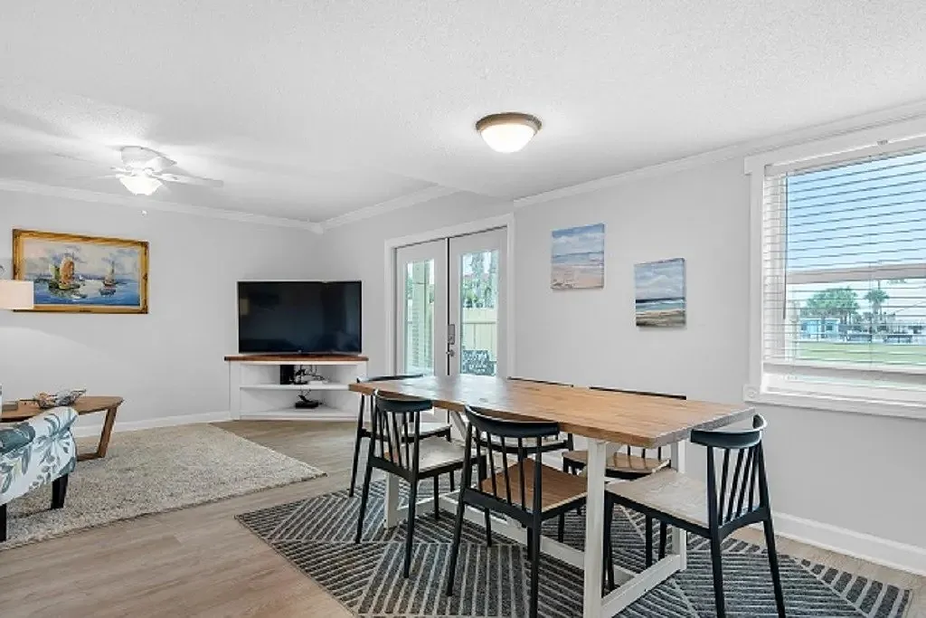 3 bed, 2.5 bath, 1265 sqft, $2,275 — Photo 2