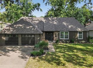 9804 W 100th Ter, Overland Park, KS 66212