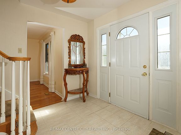 3rd image of 1096 Viscount Rd