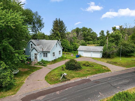 3rd image of 695 N Oak Dr