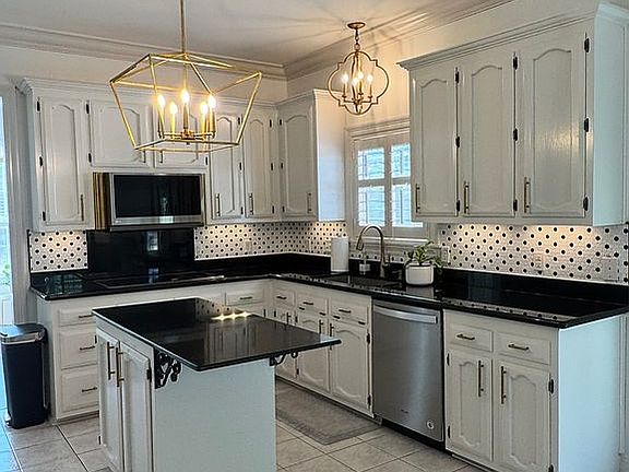 5th image of 14295 Hickory Dr