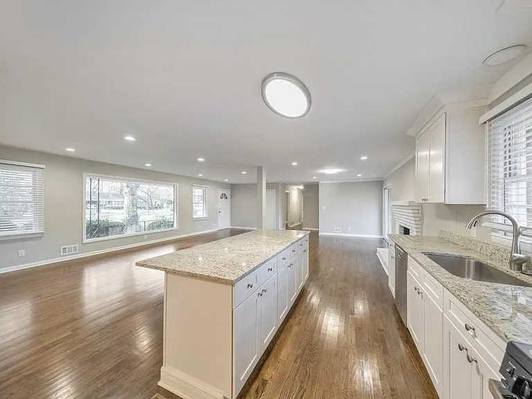 909 Rosedale Dr — Photo 12