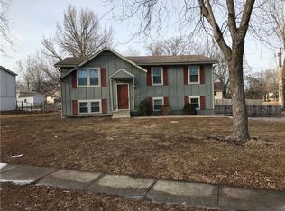 1212 SE 3rd St, Lees Summit, MO 64063