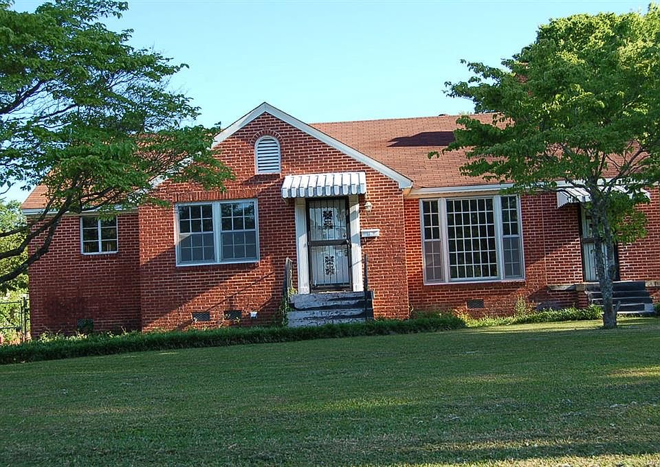 2nd image of 2733 Pelzer Ave