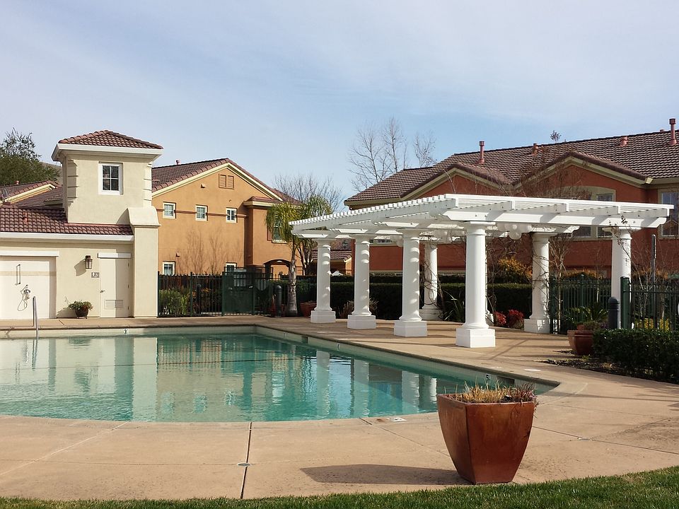 2nd image of 150 Coralflower Ln