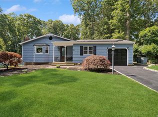20 Glenwood Ave, Miller Place, NY 11764