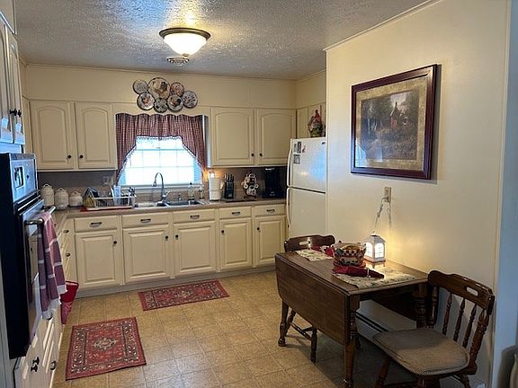 3rd image of 262 Flatwoods Dr
