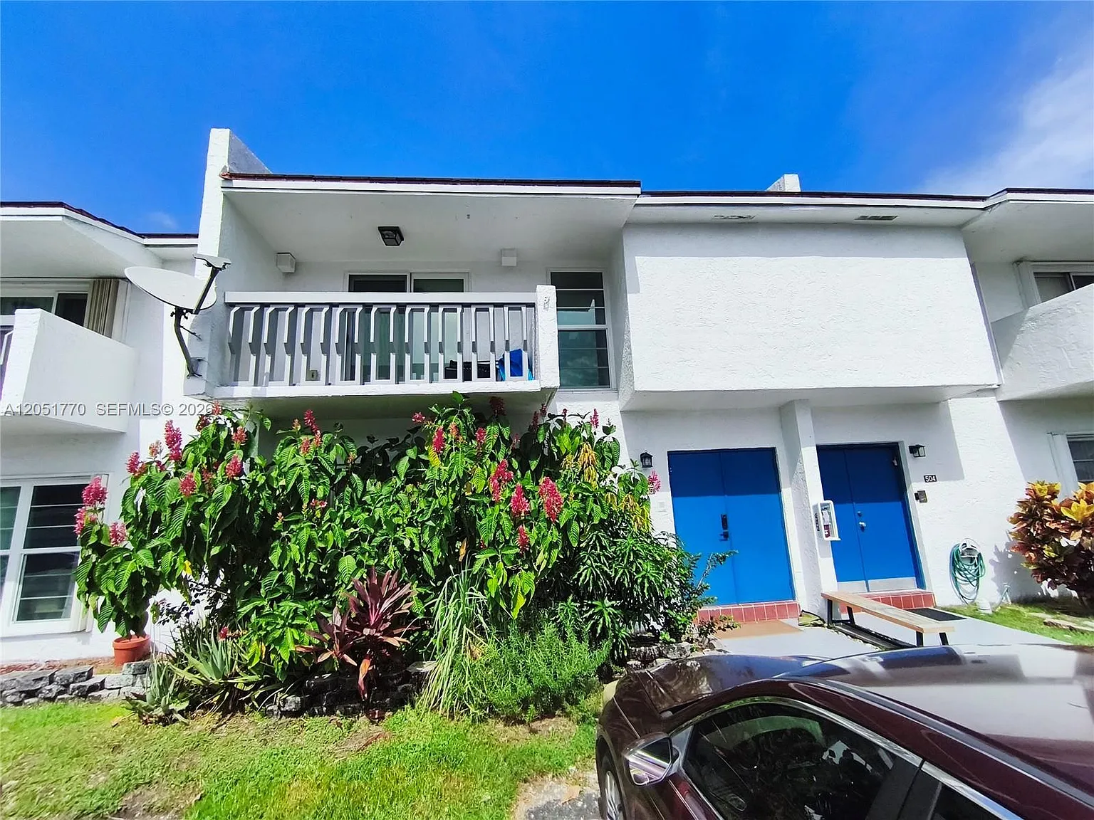 4 bed, 2.5 bath, $3,000 — Photo 2