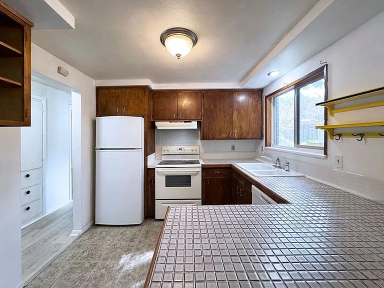 1180 E 37th Ave — Photo 26