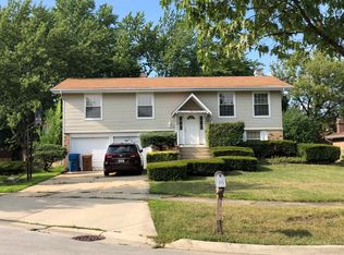 325 Douglas Dr, Bloomingdale, IL 60108