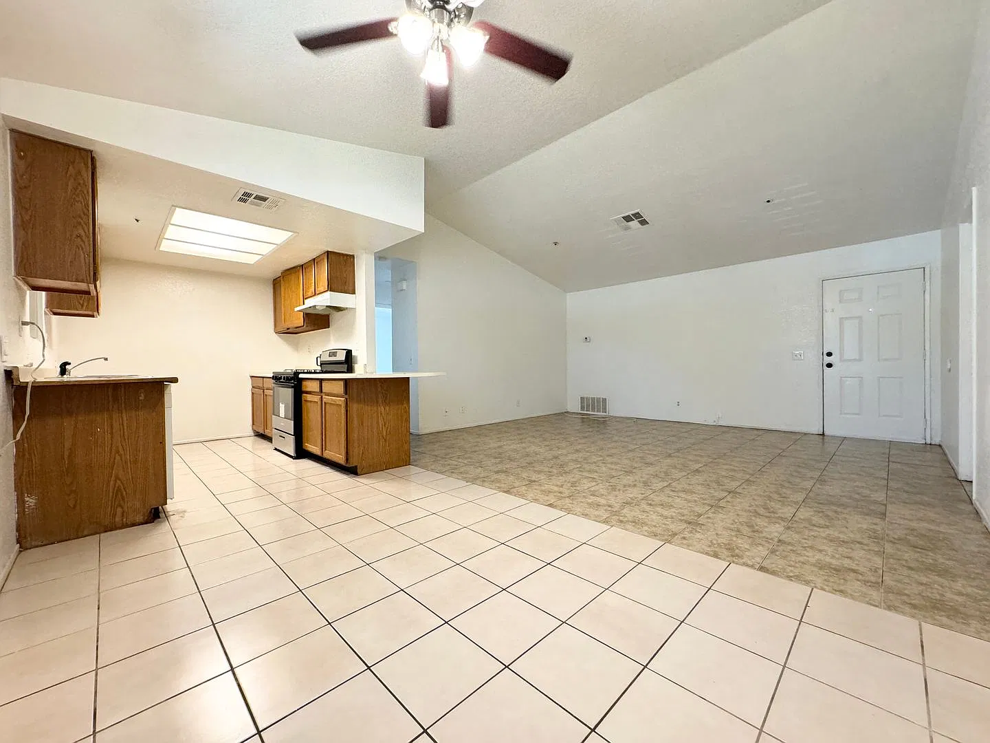 Available Now!! 2 Bed / 2 Bath Apartment In Cathedral City! — Photo 3