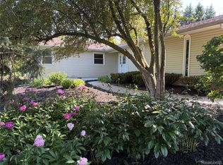 7828 Fosdick Rd, Saline, MI 48176