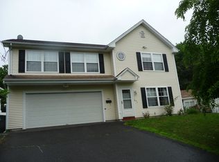 292 Mapledale Pl, Bridgeport, CT 06610