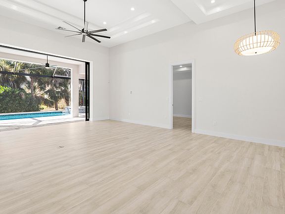 4th image of 872 Swan Dr