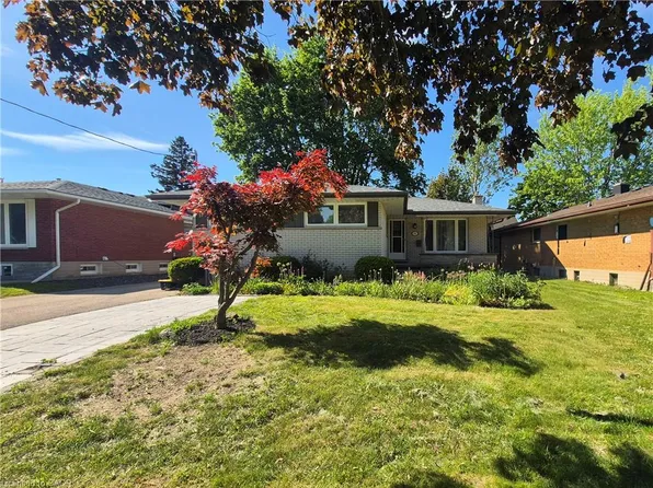 11 Duncairn Ave, Kitchener, ON N2M 4S5