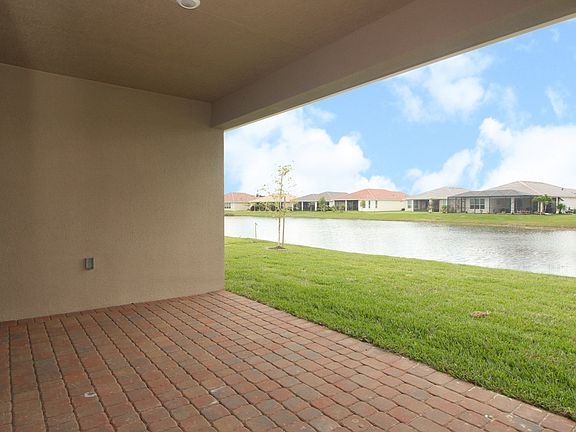 3rd image of 9516 SW Royal Poinciana Dr