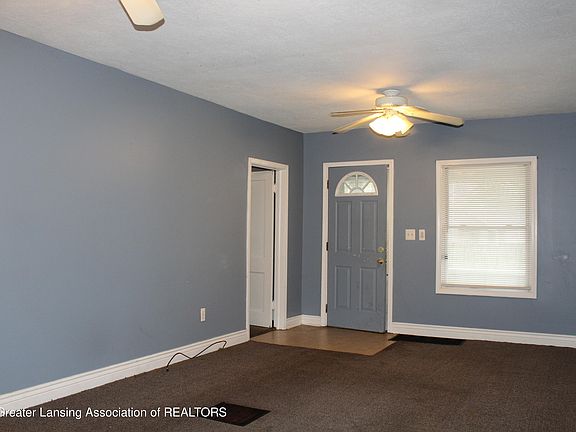 3rd image of 2421 S Rundle Ave