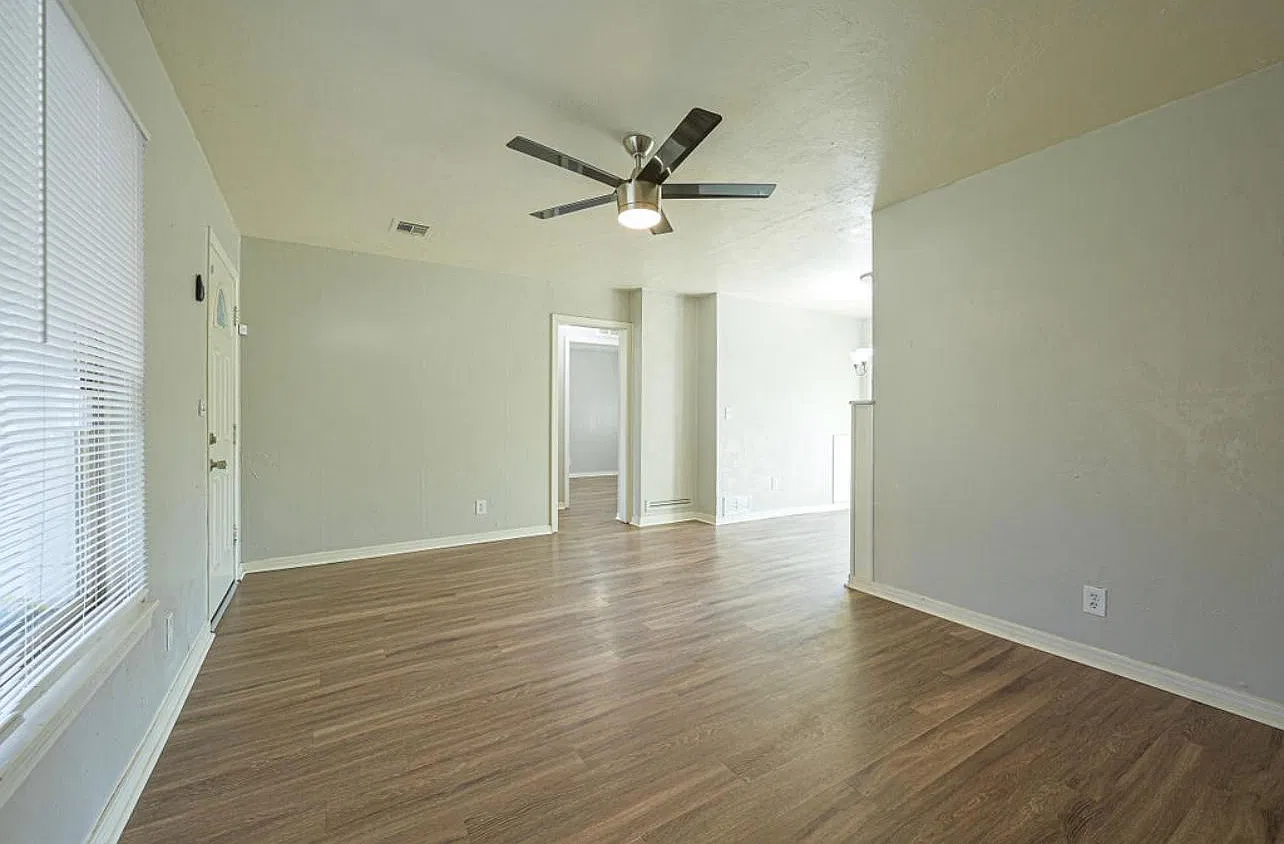 5408 NW 45th St — Photo 3