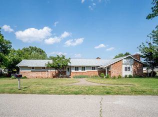 454 S Howe Rd, Wichita, KS 67209