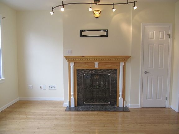 3rd image of 172 Greenpoint Ave APT 3F