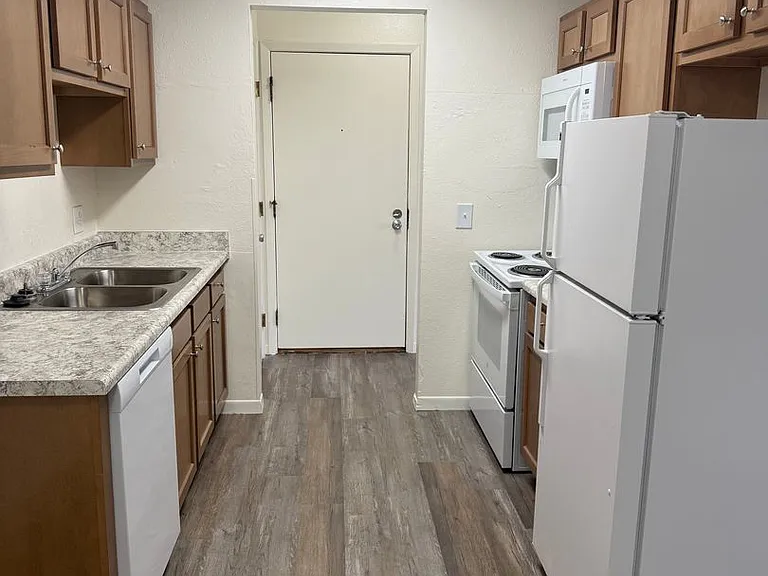 807 Three Meadows Dr — Photo 12