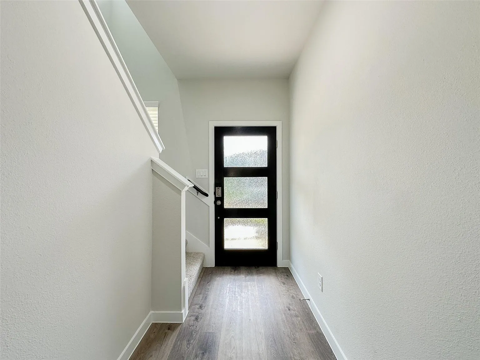 4 bed, 2.5 bath, 1897 sqft, $2,350 — Photo 3