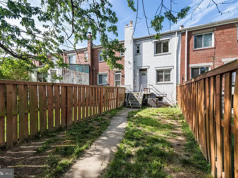 320 Wesmond Dr — Photo 21