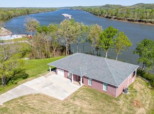 650 W Pillow St, Clifton, TN 38425