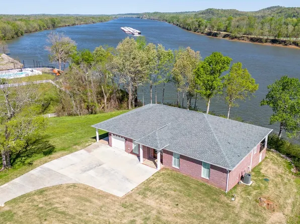 650 W Pillow St, Clifton, TN 38425