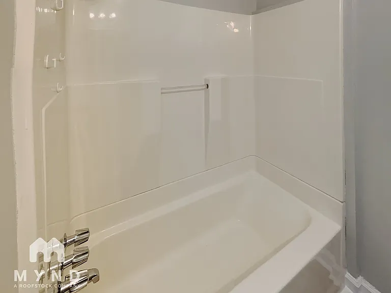 392 Colchester Dr — Photo 15