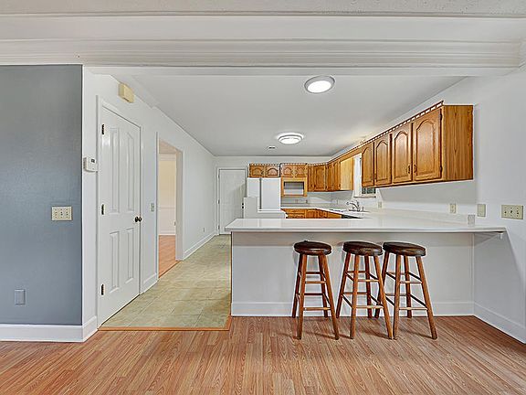 4th image of 409 Jefferson Ln
