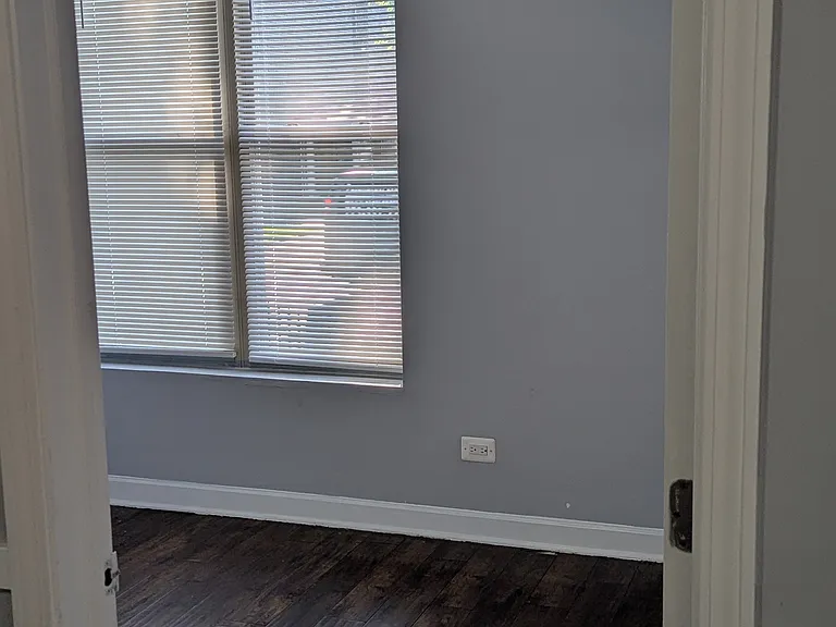 6401 S Saint Lawrence Ave — Photo 2
