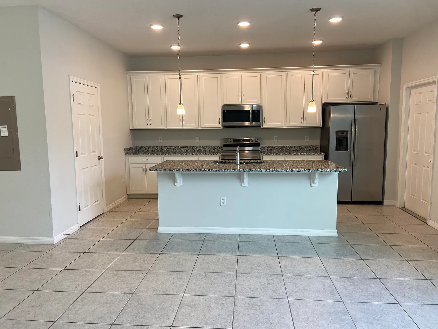 3 bed, 2.5 bath, 1834 sqft, $2,150 — Photo 4