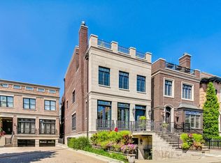 1752 W Surf St, Chicago, IL 60657