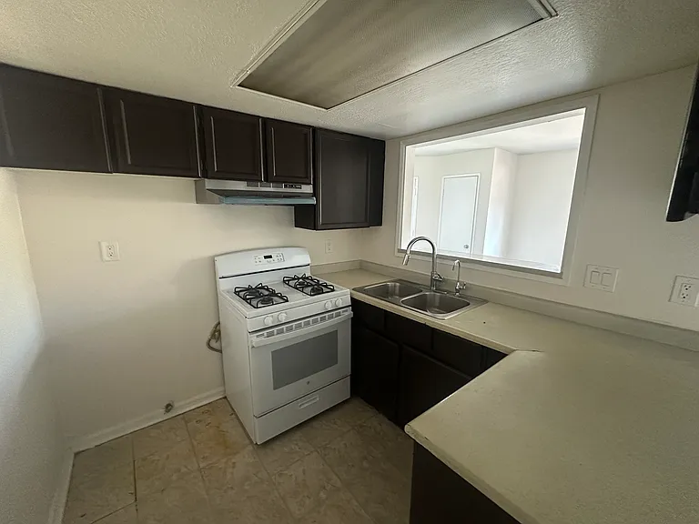413 W Glenoaks Blvd #8 — Photo 8