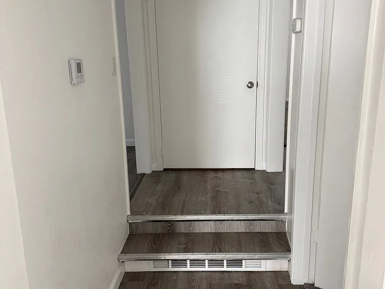 414 W College St — Photo 5