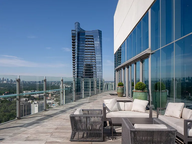 Elora at Buckhead — Photo 34