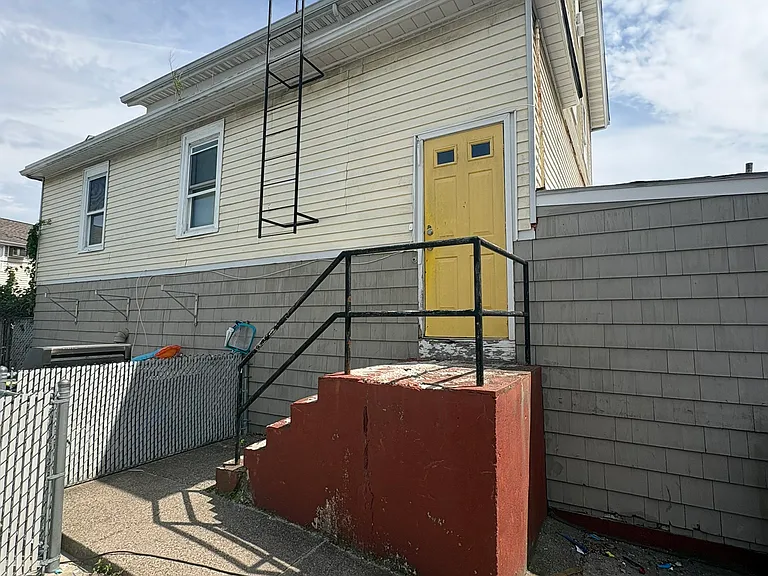 19 Merrick St #2 — Photo 2