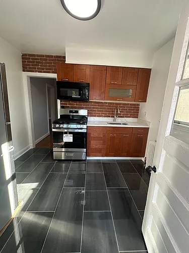 611 A St NE #4 Photo 1