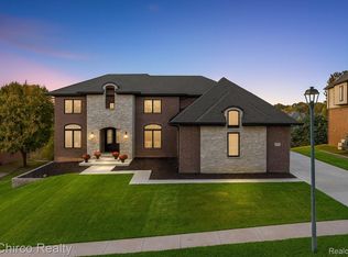 674 Springview Dr, Rochester, MI 48307