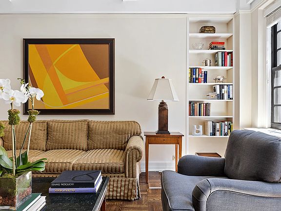 3rd image of 129 E 69th St APT 8C