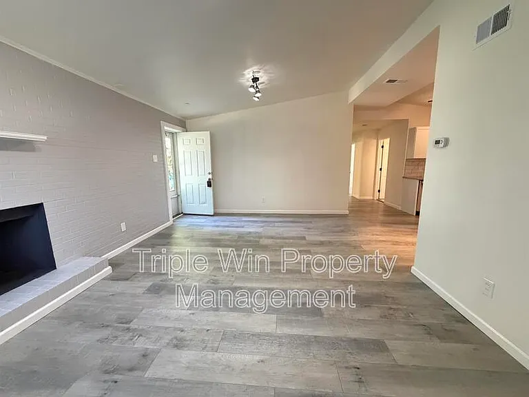 8301 Pepperidge Dr — Photo 4