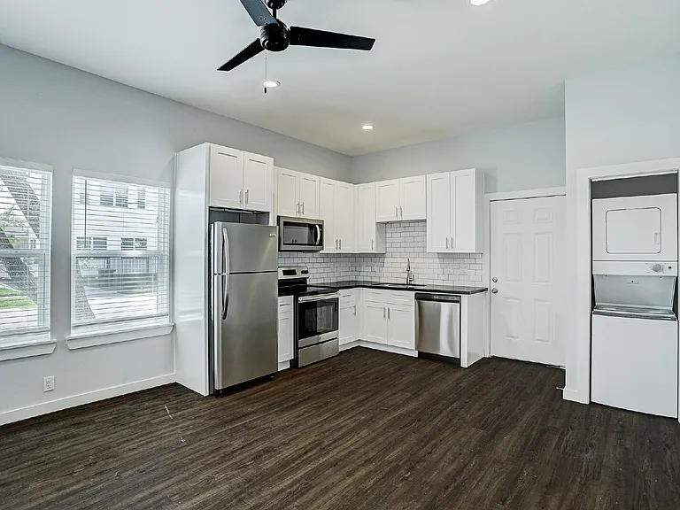 225 N Everton St #4 — Photo 3
