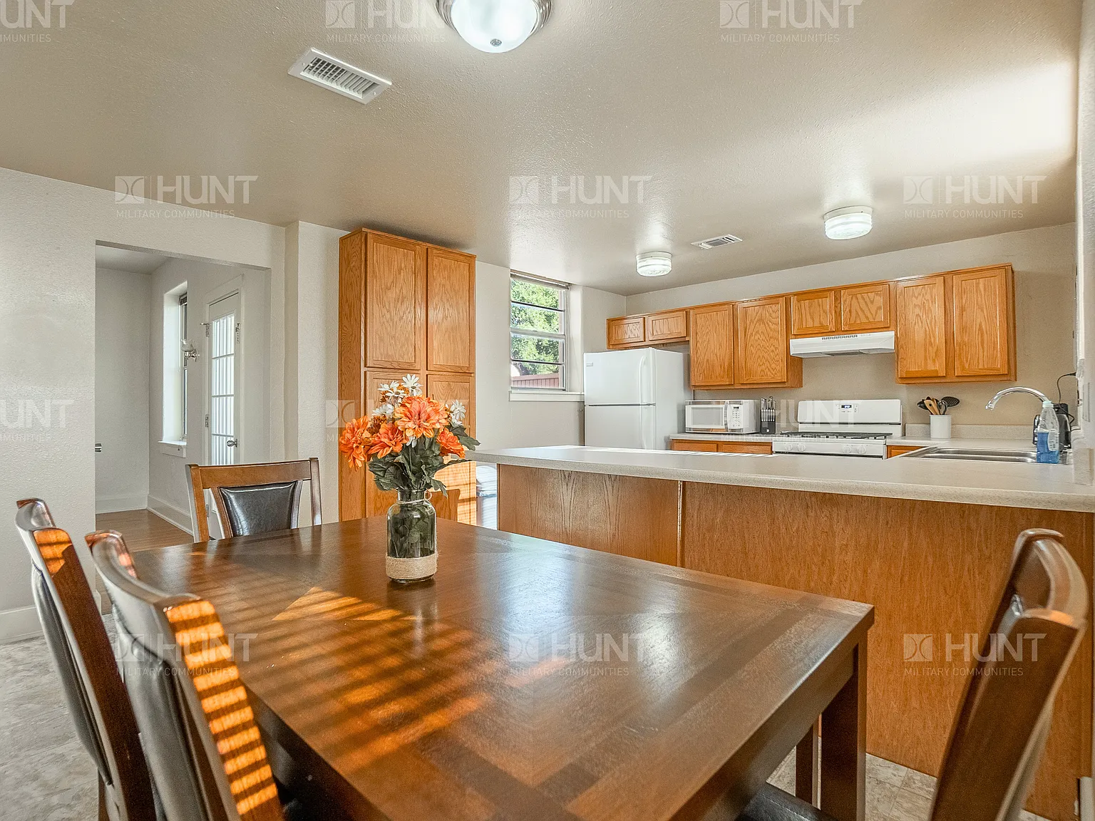 4 bed, 2.5 bath, 1969 sqft, $2,094 — Photo 3