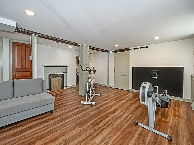 6051 Grafton St — Photo 21