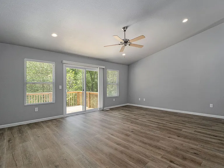 2327 Shadycroft Dr — Photo 9