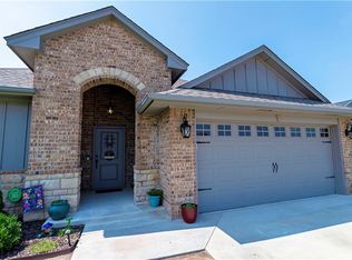 1917 Glenbrook Dr, Shawnee, OK 74804