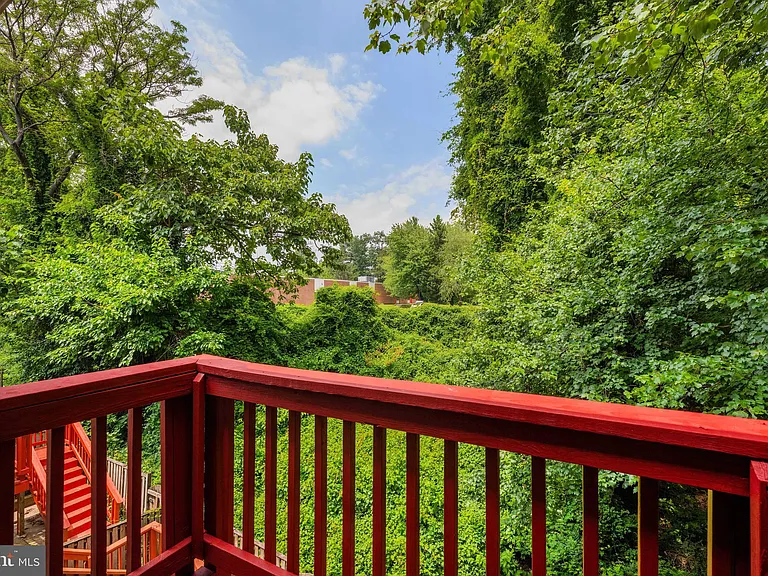2615 Chivalry Ct — Photo 35